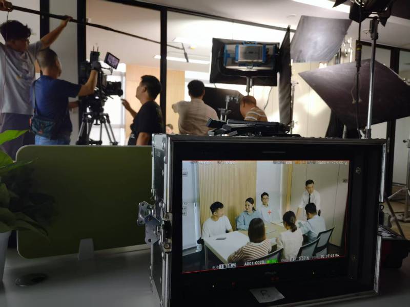 夹江县TVC拍摄公司：科技产品视觉化大师，诠释未来感与功能美学